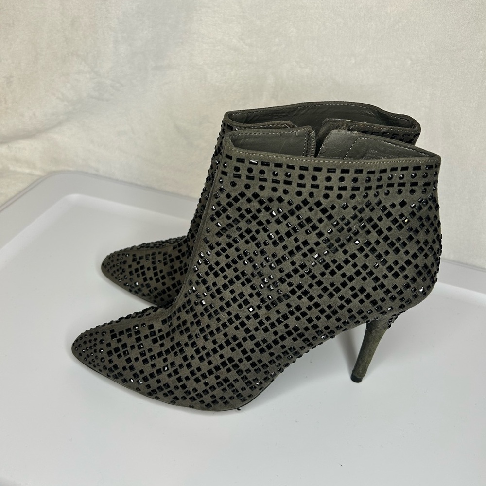 Black Ankle Boots with Textured Pattern and Stiletto Heel